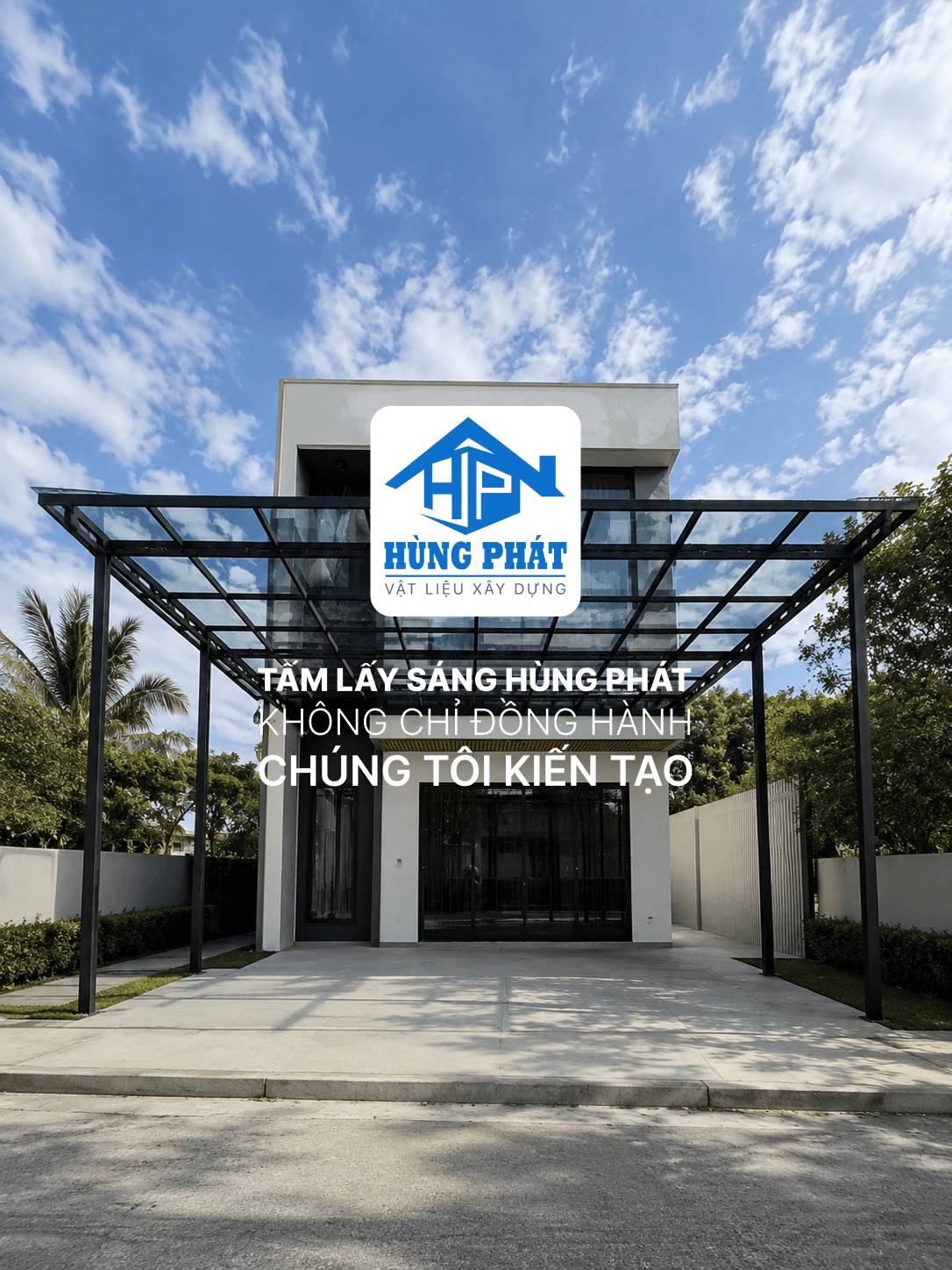 Toàn cảnh khu vực thi công mái hiên resort với tấm lấy sáng polycarbonate khổ lớn tại Long Hải