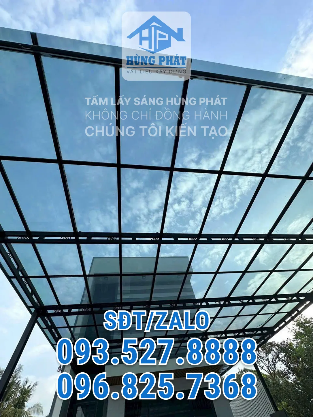 Thi công mái hiên tấm poly tại Quận 7, TP.HCM – Hùng Phát